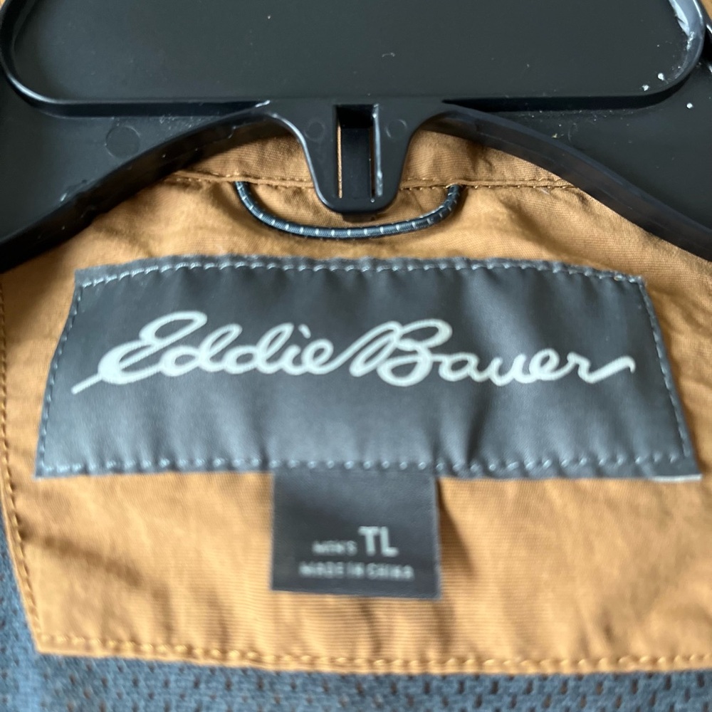 Eddie Bauer Men's Brown Outdoor Vest - Picture 2 of 8